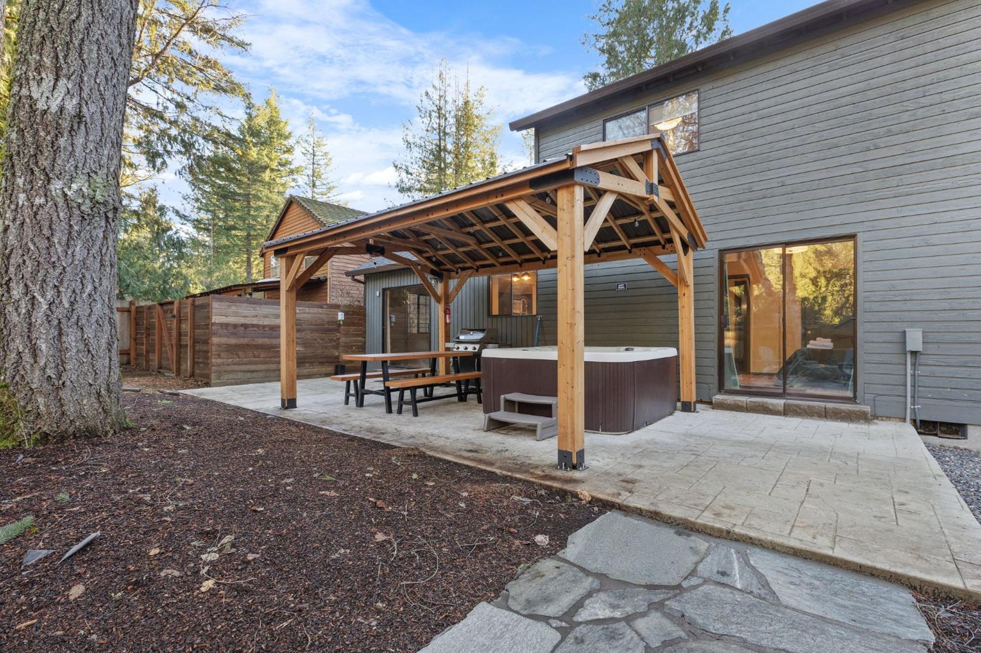 Stay Portland Collection - Alpine Retreat Hot Tub, Fire Pit & Game Room Rhododendron Exterior foto