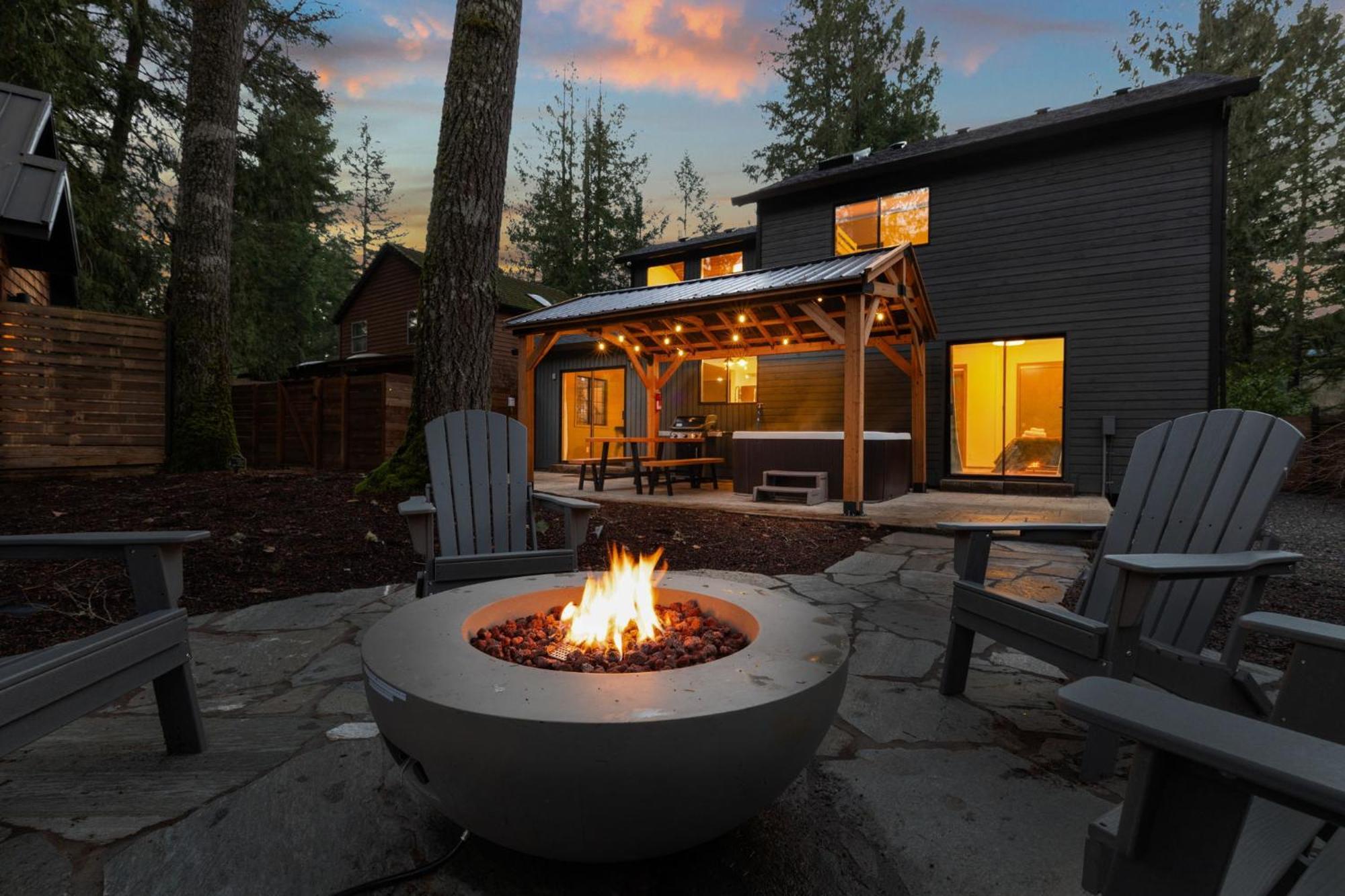 Stay Portland Collection - Alpine Retreat Hot Tub, Fire Pit & Game Room Rhododendron Exterior foto