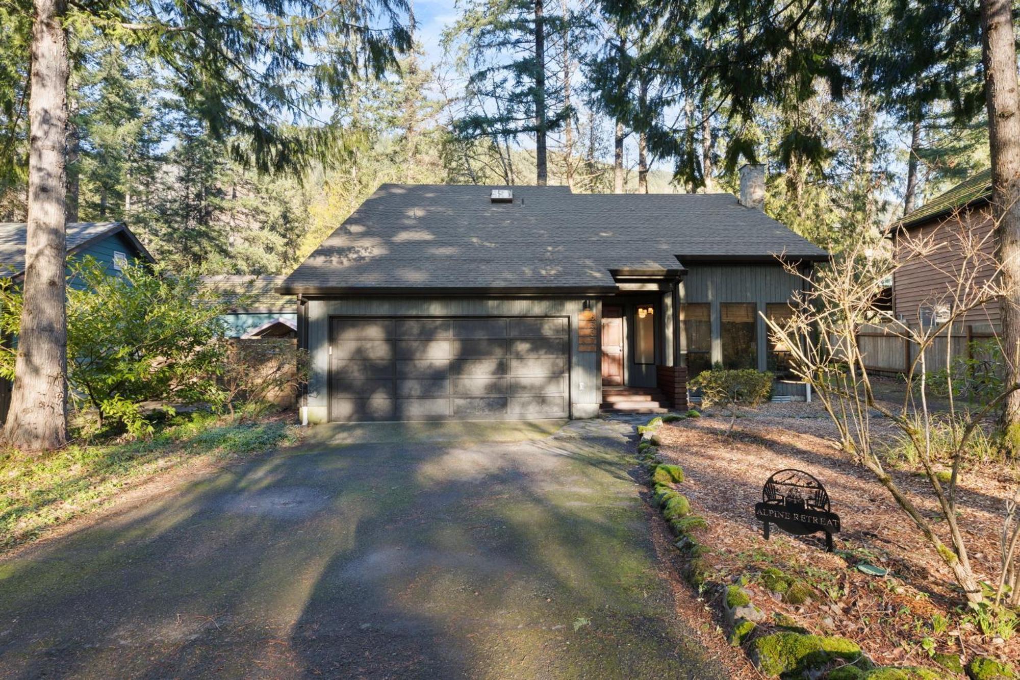 Stay Portland Collection - Alpine Retreat Hot Tub, Fire Pit & Game Room Rhododendron Exterior foto