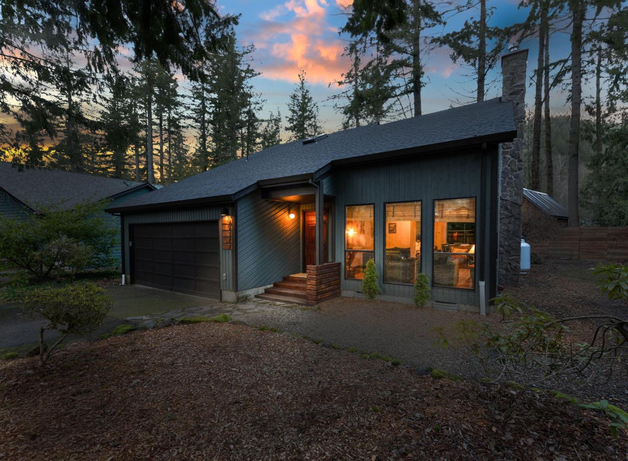 Stay Portland Collection - Alpine Retreat Hot Tub, Fire Pit & Game Room Rhododendron Exterior foto